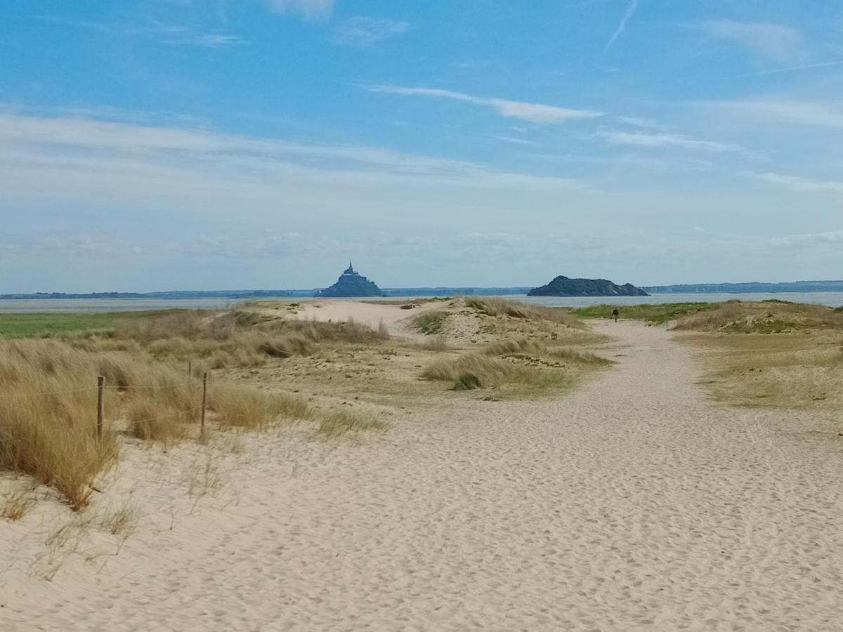 Gite Les Trefles Proche De La Plage En Baie Du Mont St Michel Carolles Exterior photo